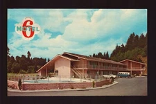 POSTCARD : WASHINGTON - KELSO WA - MOTEL 6 SHOWING POOL & OLD CARS