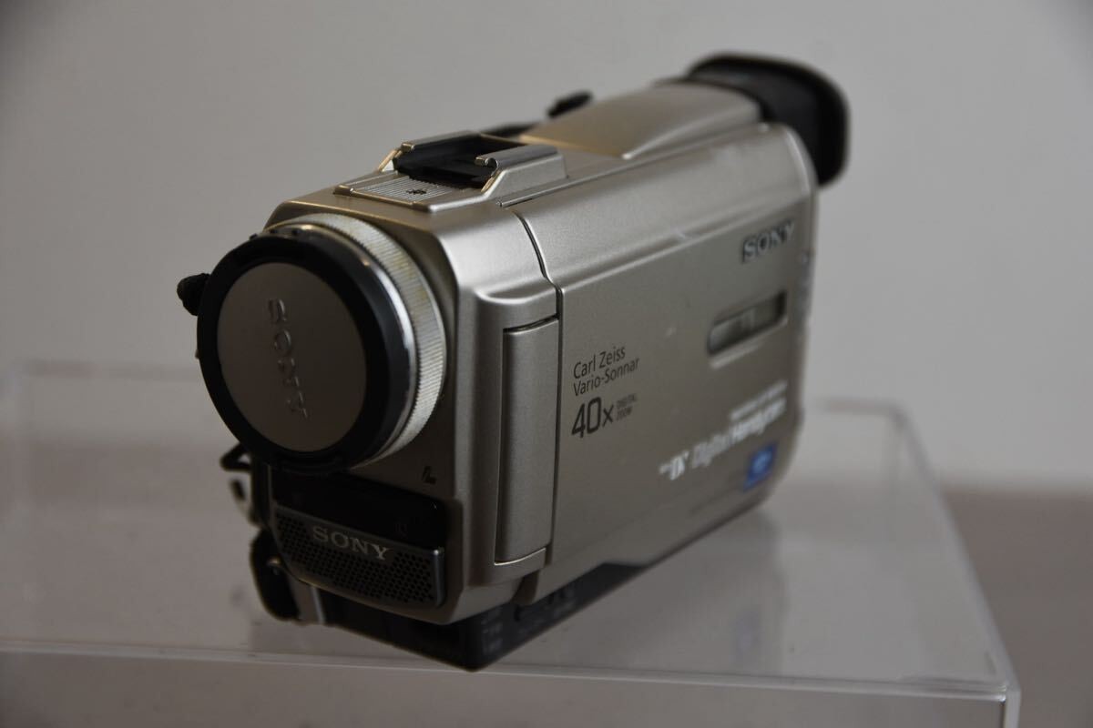 SONY DCR-TRV10 Handycam Digital Video Camera MiniDV Camcorder