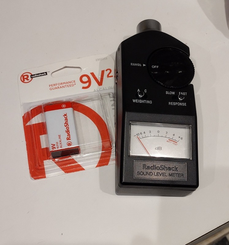 VINTAGE RADIO SHACK REALISTIC SOUND LEVEL METER 33-2050 Works Like A Champ L@@k!