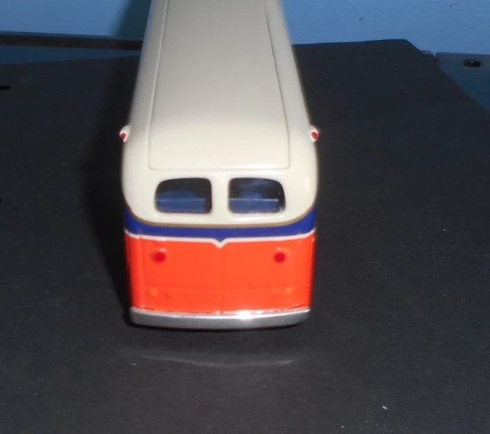 CORGI Classics - 1:50 Scale - Lionel City - Lionel Bus Lines - GM 4502 - #54007 - Image 4 of 4