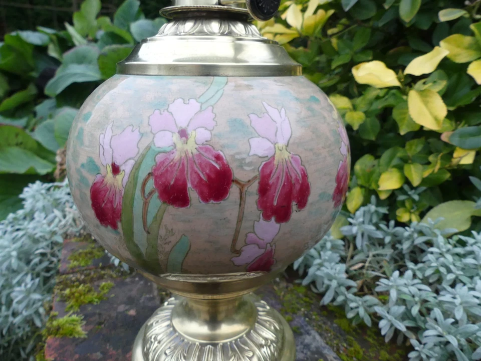 Ancienne LAMPE à pétrole en CERAMIQUE et laiton décor aux SABOTS DE VENUS t.b.e - Photo 4/4