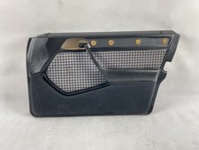 Rechte vordere Türverkleidung, schwarzer Sportline-Kühlergrill, Mercedes W124 Rechte vordere Türverkleidung, schwarzer Sportline-Kühlergrill, Mercedes W124