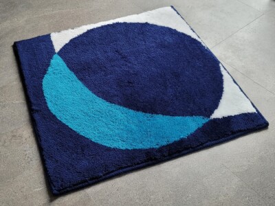 Sanwood Point Türkis-Dunkelblau-Weiß Badteppich 60 x 60 cm. Florhöhe: 15 mm.