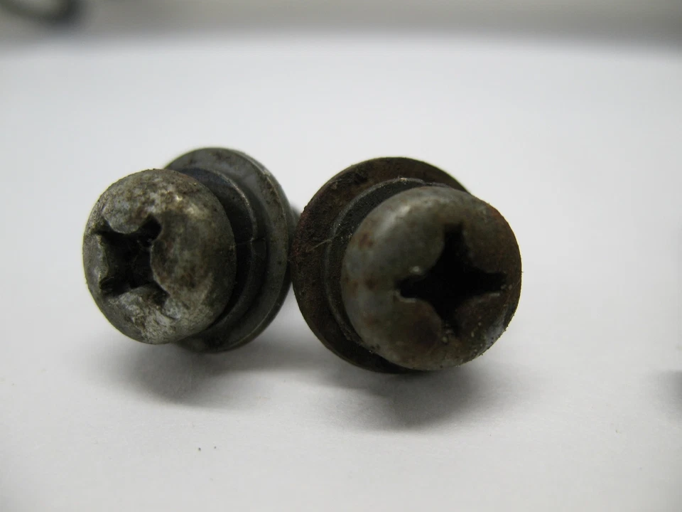 SUZUKI GS300 GS 300 L 1982 ESCAPE DERECHO SOVER PROTECTOR ESCUDO 14780-11540 Foto 2 de 4