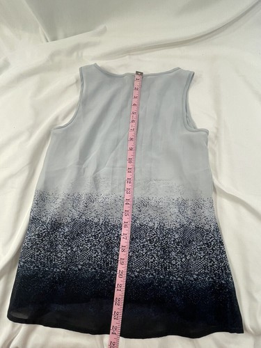 Camiseta sin mangas Banana Republic para mujer XS azul claro plisada frontal suave transparente agujero de llave - Imagen 8 de 8