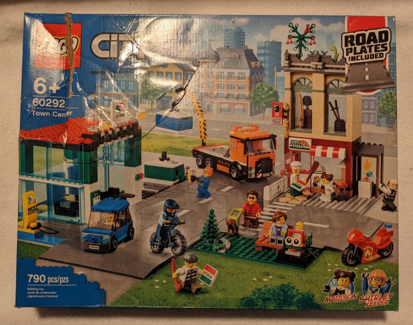 LEGO 60292 City Town Center Open Damaged Box Complete.  See Pics.