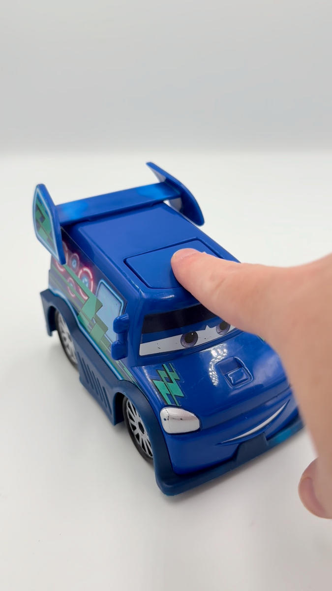 カーズ　DJ サウンドトイ Disney Cars Lenticular Eyes Series 2 DJ Diecast Car - Walmart.com