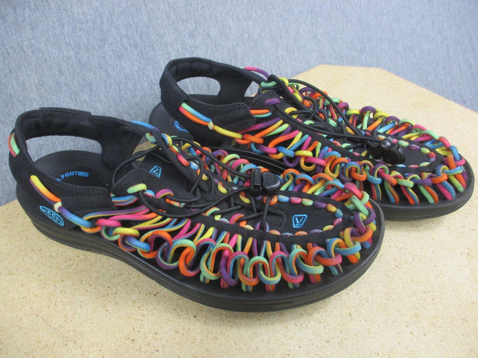 Scarpe KEEN Uneek taglia 9 sandali plantare anatomico outdoor escursionismo passeggio