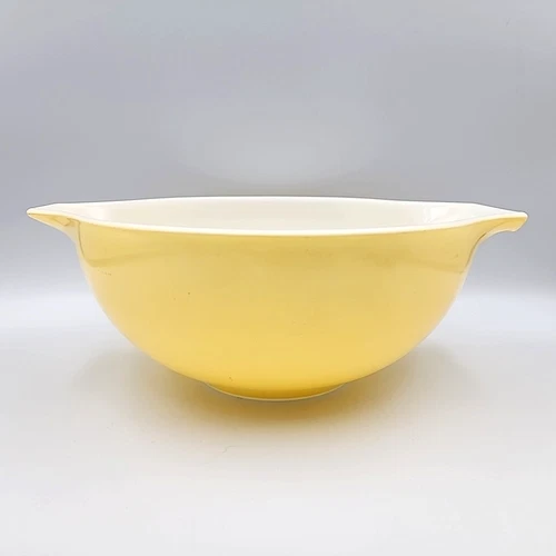PYREX Cinderella Mixing Bowl 443 Yellow 2.5 Qt Town & Country Vintage