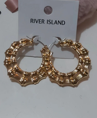 River Island goldfarbene doppellagige Bambus Huggie Creolen Statement