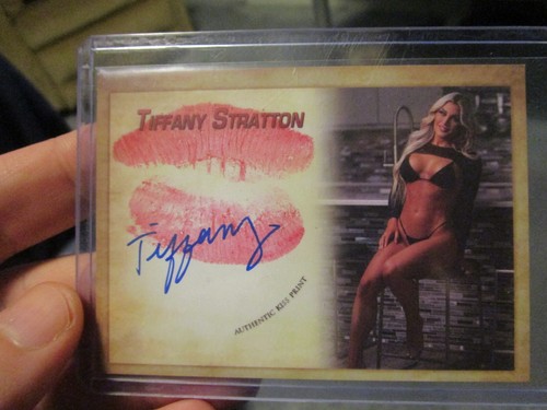 WWE COLLECTORS EXPO TIFFANY STRATTON BIKINI AUTO KISS CARD - read - Picture 2 of 3
