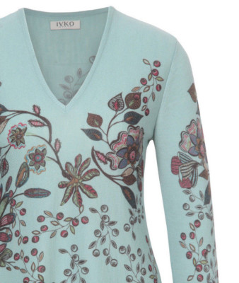 Pull IVKO Fleuri Vert Pastel – Viscose, Manches Longues, Coupe Décontractée – Neuf Avec étiquettes