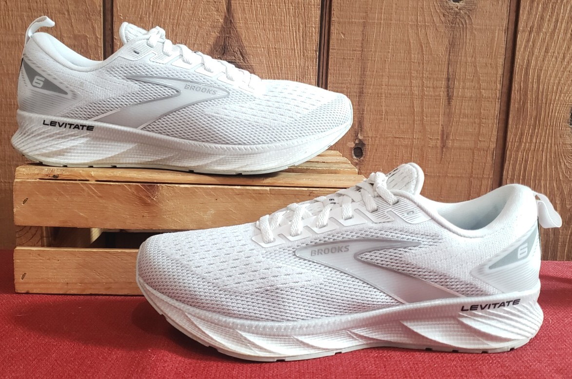 Brooks Levitate 6 Wht Oyster/Mushroom Grey Running Shoes  display picture 1