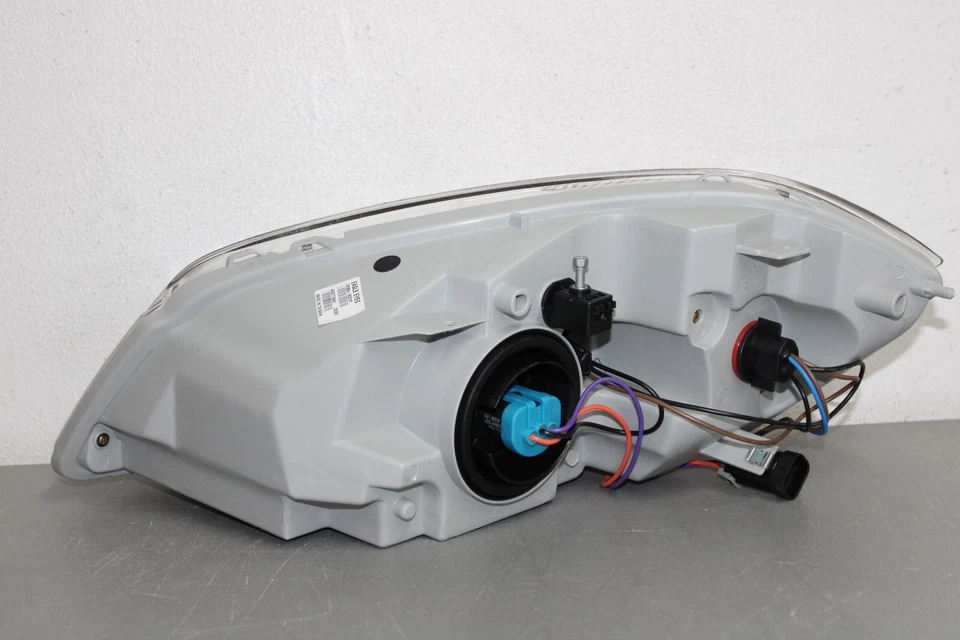 2005 2010 CHEVROLET COBALT G5 RIGHT SIDE HEADLIGHT - Image 4 of 4