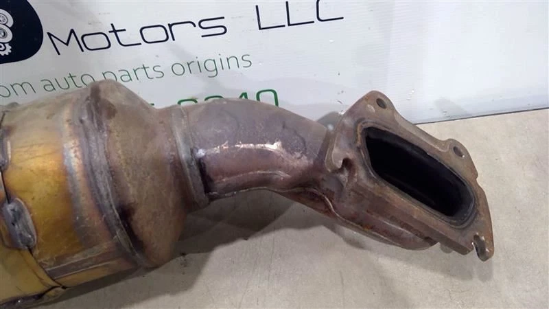 Dodge Ram 1500 2017-2022 convertidor catalítico superior derecho 68263748ab Foto 2 de 4