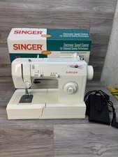 SINGER 2517C Sewing Machine - 100 Works - Very lightly used. Original Box
