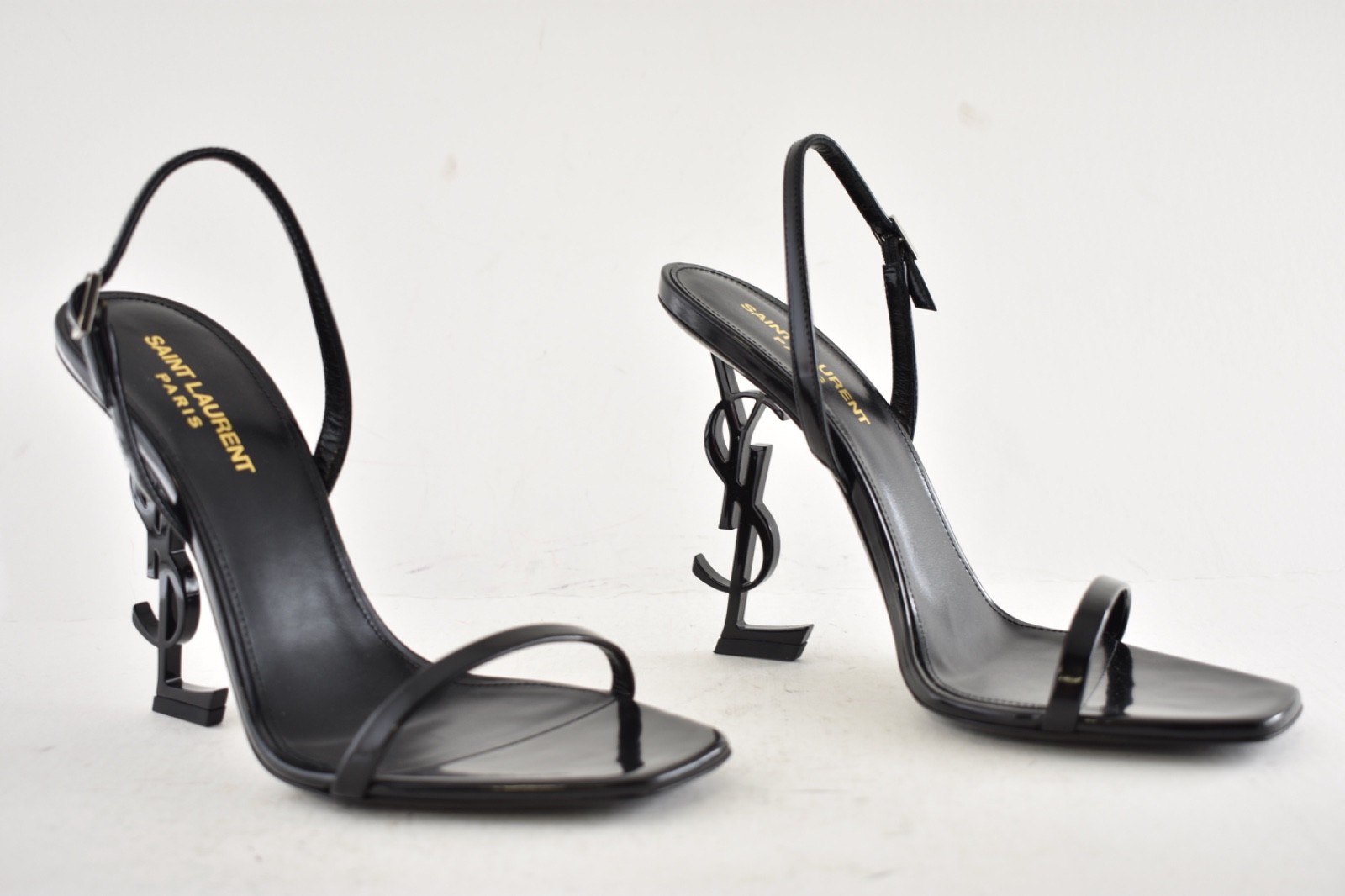 Saint Laurent Opyum 110 sandalo nero in pelle con logo YSL e cinturino 40 5