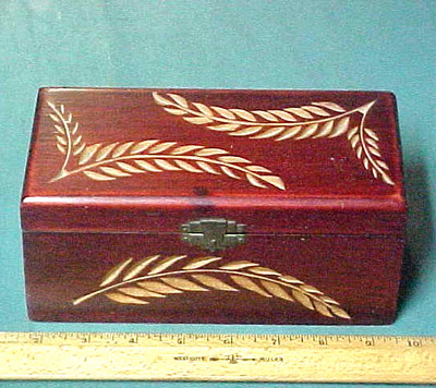 Vintage Shaker / Amish Style Tapered Wooden Hinged Trinket Jewelry Box ~ w/ Felt