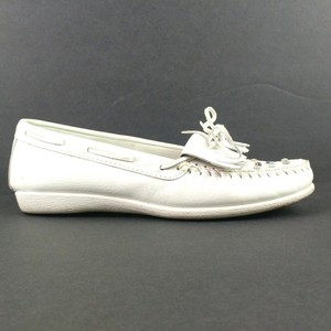 white minnetonka moccasins