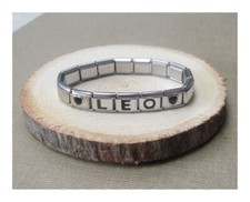 Bracciale con nome lettera personalizzabile e regolabile, logo cuore nero.