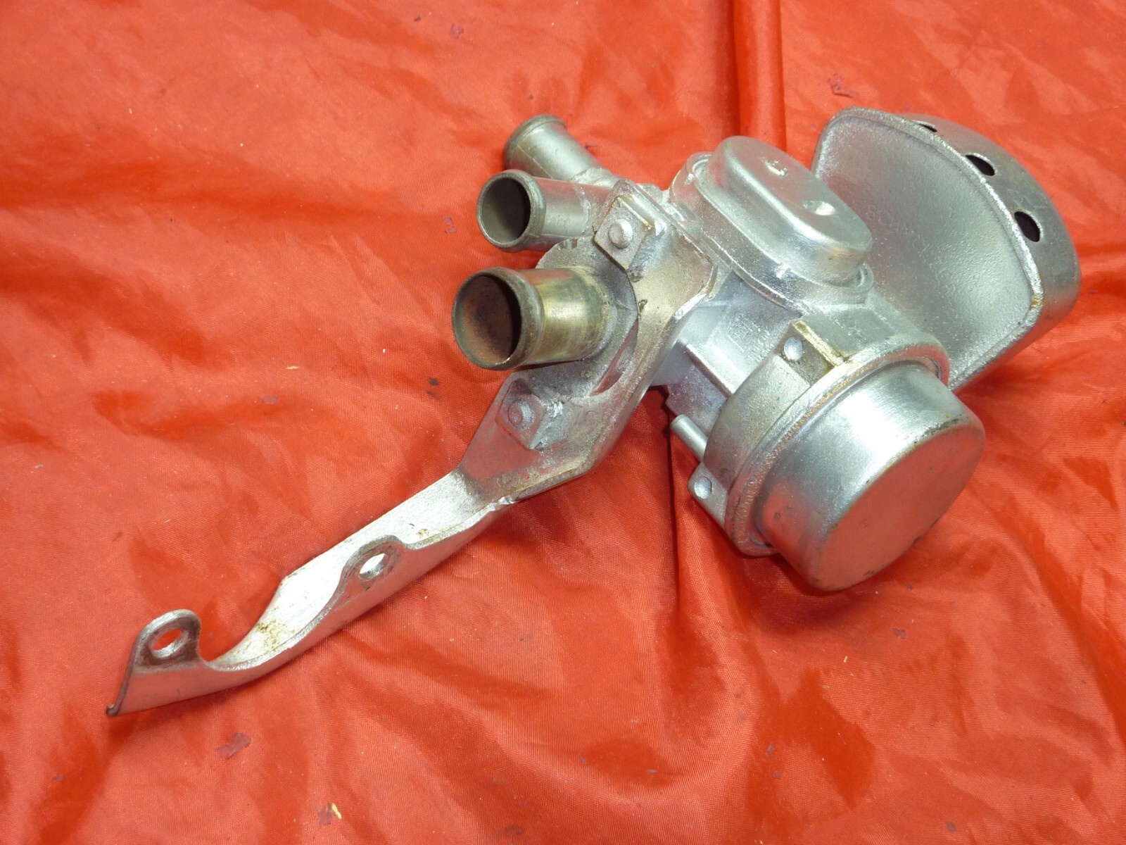 Chevrolet Smog AIR Pump Diverter Valve muffler Assembly with Bracket