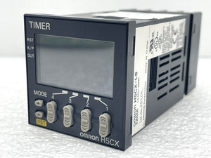 OMRON H5CX-L8 TIMERS RST w SOCKET TYPE P2CF-08