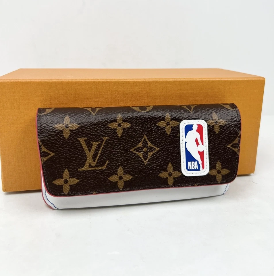 Louis Vuitton X NBA Edición Limitada Cuero Monograma Marrón Gafas Estuche🏀 Foto 3 de 4