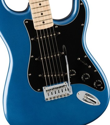 Squier by Fender Affinity Series Stratocaster, Maple Fingerboard, Black Pickguar