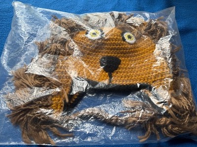 2021 Wizarding Trunk Harry Potter luna lovegood lion  hat head  sealed  RARE