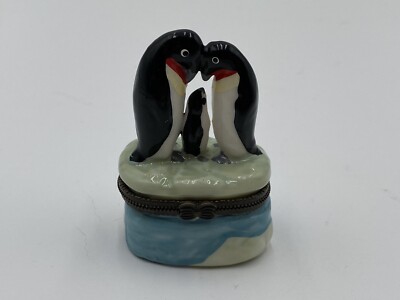 PENGUIN FAMILY TRINKET TREASURE BOX (no Trinket) No Chips Or Cracks