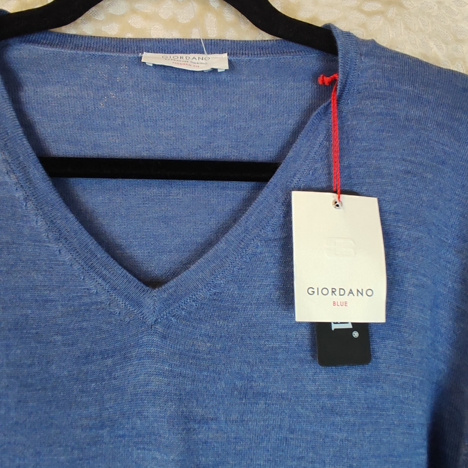 Giordano Blue Mens Sweater Jumper 100percent Wool Lightweight Size Large Modern Fit image 4