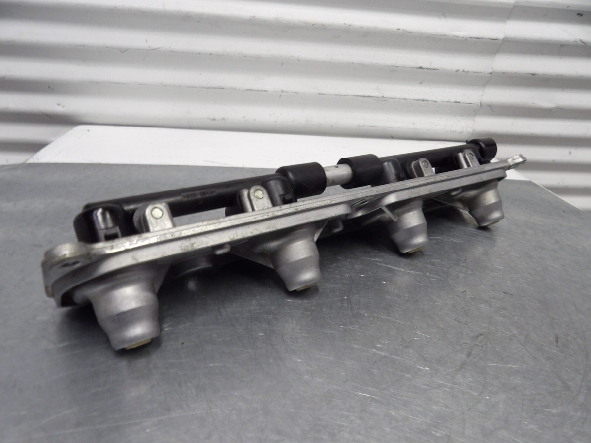 05-06 Kawasaki ZX6R ZX636 upper airbox fuel injectors 49056-0009