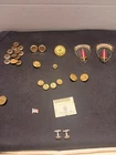 1 Lot Of Us Military, WW1 , WW2  Buttons, Collar Pins, Badges, Buttons, Patches,