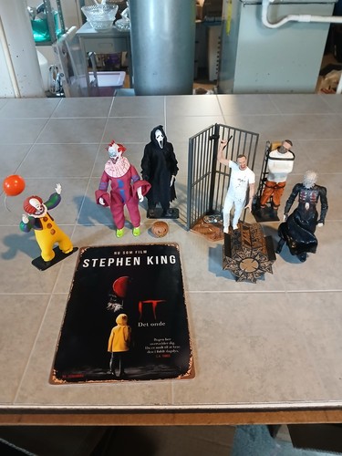 “Ultimate Horror Icon Figurine Set – Hellraiser, IT, Scream, Hannibal + Novelty