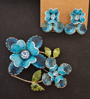 Vintage Aqua Blue Enameled Center Flowers & Leaves Jewelry Set