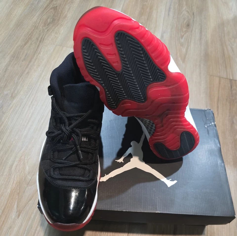 Talla 10.5 - Jordan 11 Retro Bred 2012 Foto 3 de 3