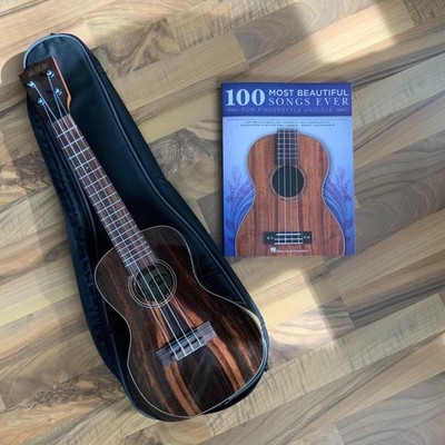 Kala Premier exotic Ebony Ukulele Konzert, Bag,Hal Leonard songbook.