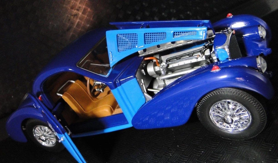 Bugatti Race Car Concept Model Vintage Classic Carousel Blue 1:24 - Image 2 of 4