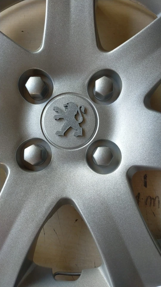 LOT DE 4 ENJOLIVEURS PEUGEOT 207 / 206 PLUS pour JANTES 14" avec LOGO - Photo 2/3