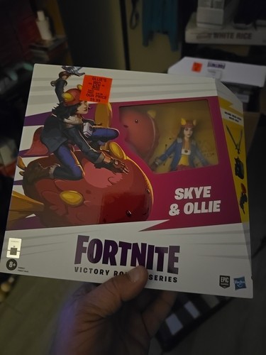 Figurine Fortnite Deluxe Skye & Ollie - Boîte Victory Royale Hasbro, édition Dégâts