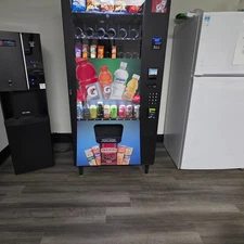  Futura Combo Model 3589 Vending Machine Lightly Used Card Reader Tap to Pay