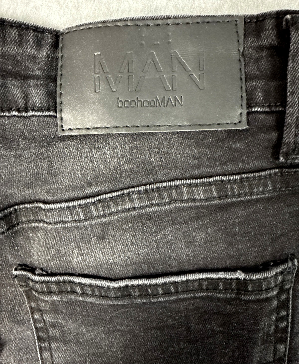 BooHoo Man Men Black Wash Denim Distressed Cargo Jeans Size 32S ButtonFly PreOwn