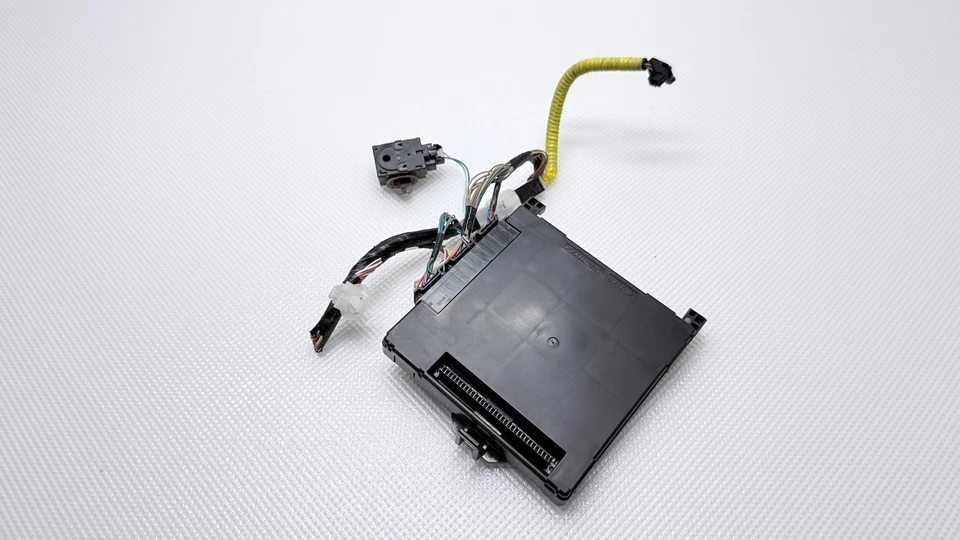 2019 2020 - 2023 TOYOTA RAV4 MULTIPLEX NETWORK BODY COMPUTER CONTROL MODULE OEM - Image 2 of 4