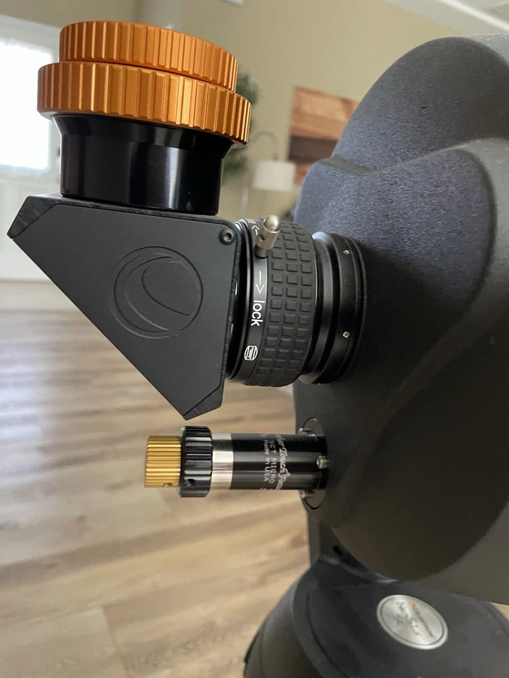 Telescopio computarizado Celestron NexStar 8 SE con enfocador táctil de plumas Foto 2 de 4