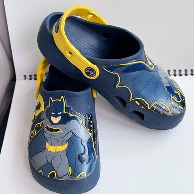 Crocs Kids Batman Clogs Navy Unisex Size J2 EUC Superhero DC Shoes 2 Slides