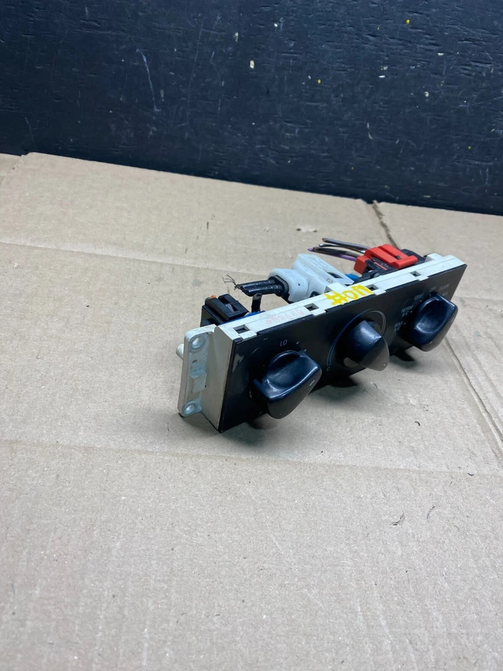 Ford Crown Victoria 1995 a 1997 control de aire acondicionado L5230 Foto 2 de 4