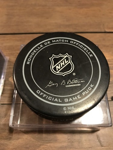 Kyle Okposo Signed New York Islanders 43 Years Official game Puck - Picture 2 of 2