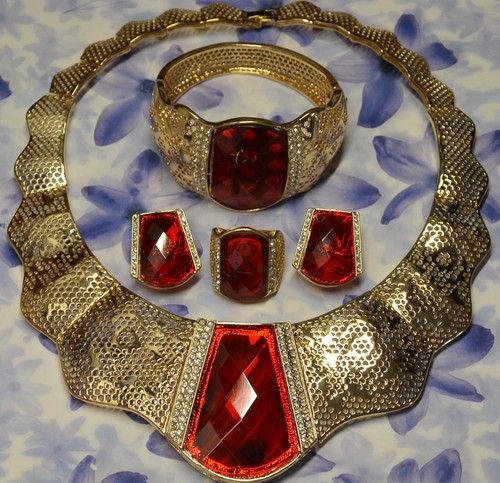 Dolly-Bijoux Fantaisie Parure 4PC Pavé de Rubis et Diamant Cz Bague T62 signé FB - Picture 2 of 10