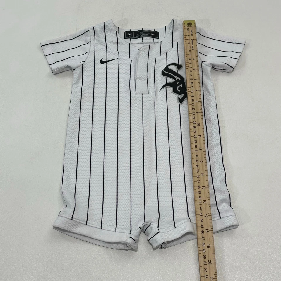 Mameluco Nike bebé/niño pequeño de una pieza blanco a rayas Chicago White Sox MLB, 24 M Foto 3 de 4