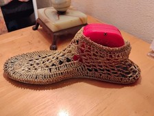 MESH SLIPPERS - GOLD METALLIC CROCHET - VINTAGE BERTLYN NY - SIZE 10-10